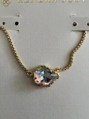 Kendra Scott necklace